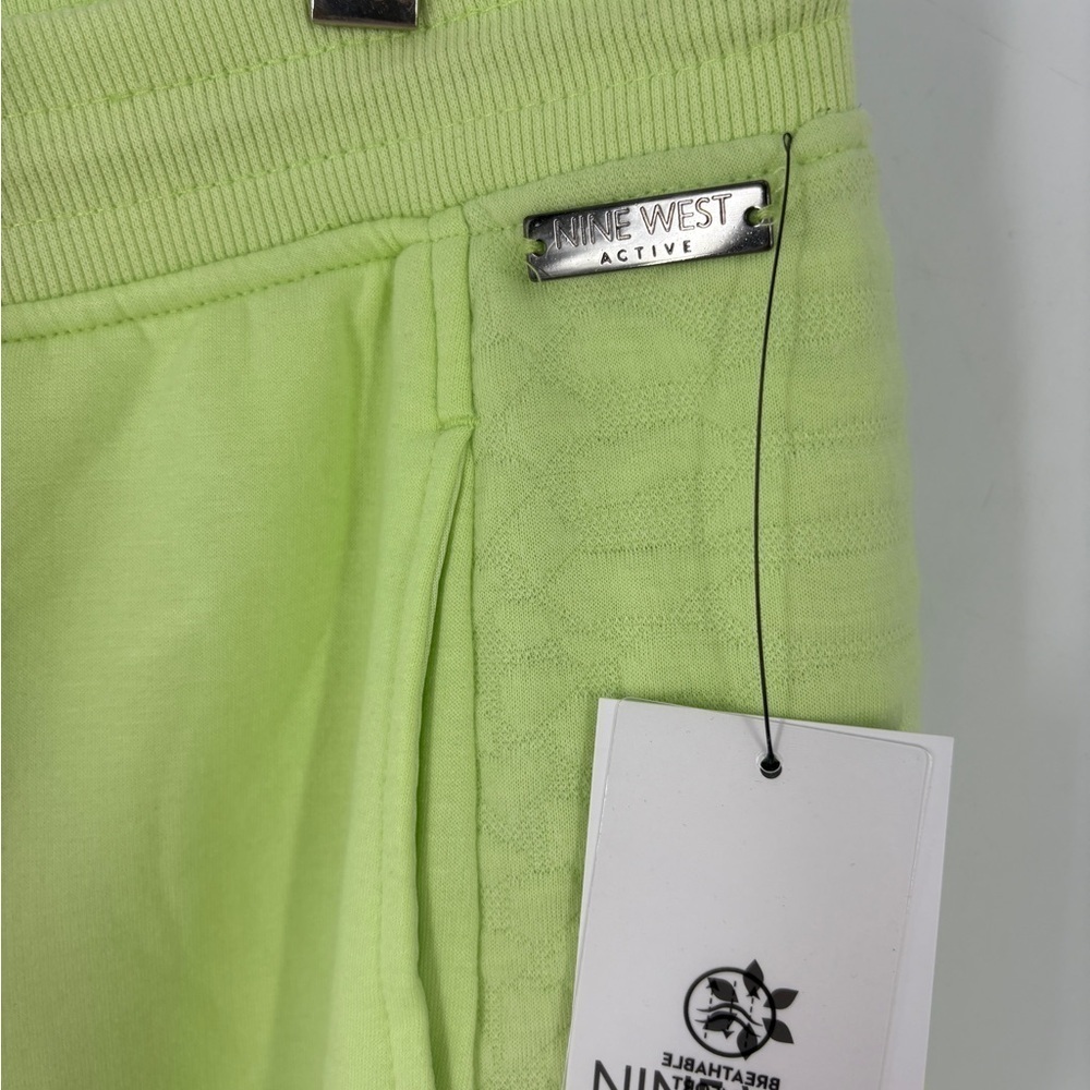 Nine West lime green activewear shorts with pockets Woman’s size 2X - Picture 4 of 4